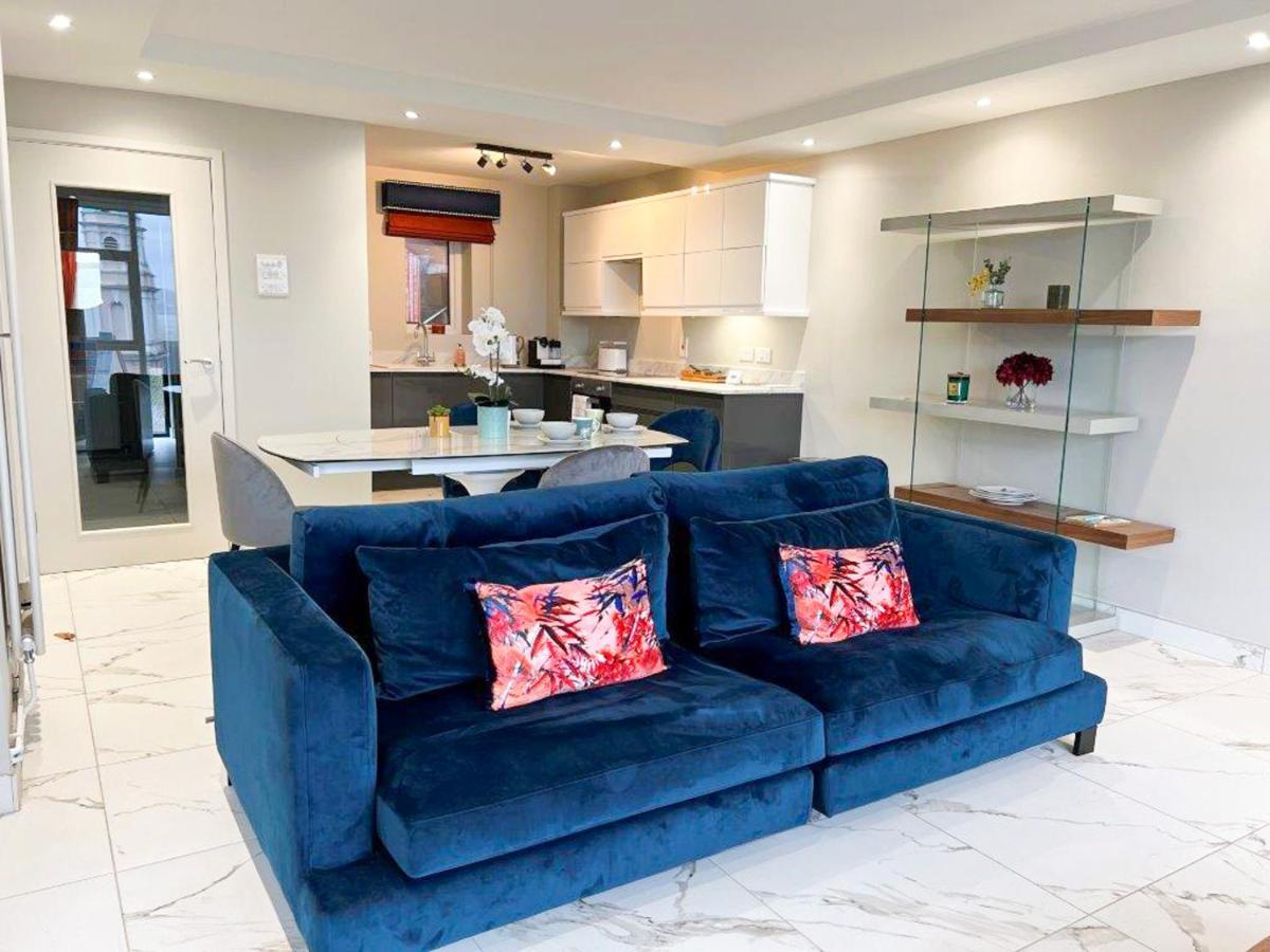 Modern Luxurious Apartment W/ Patio Balcony & View Jordanstown Buitenkant foto