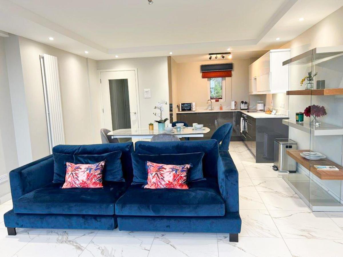 Modern Luxurious Apartment W/ Patio Balcony & View Jordanstown Buitenkant foto