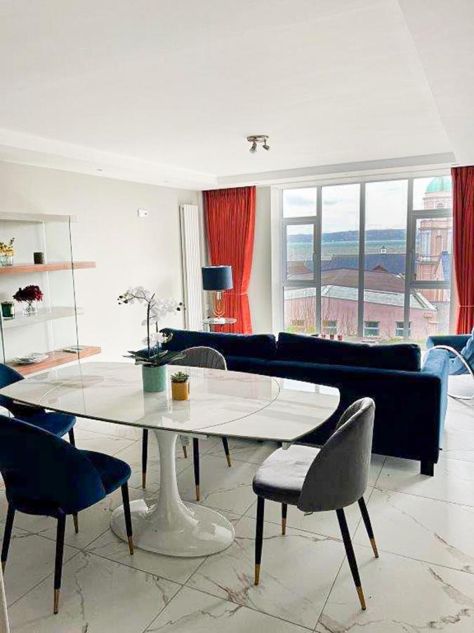 Modern Luxurious Apartment W/ Patio Balcony & View Jordanstown Buitenkant foto