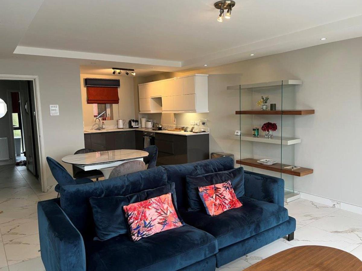 Modern Luxurious Apartment W/ Patio Balcony & View Jordanstown Buitenkant foto