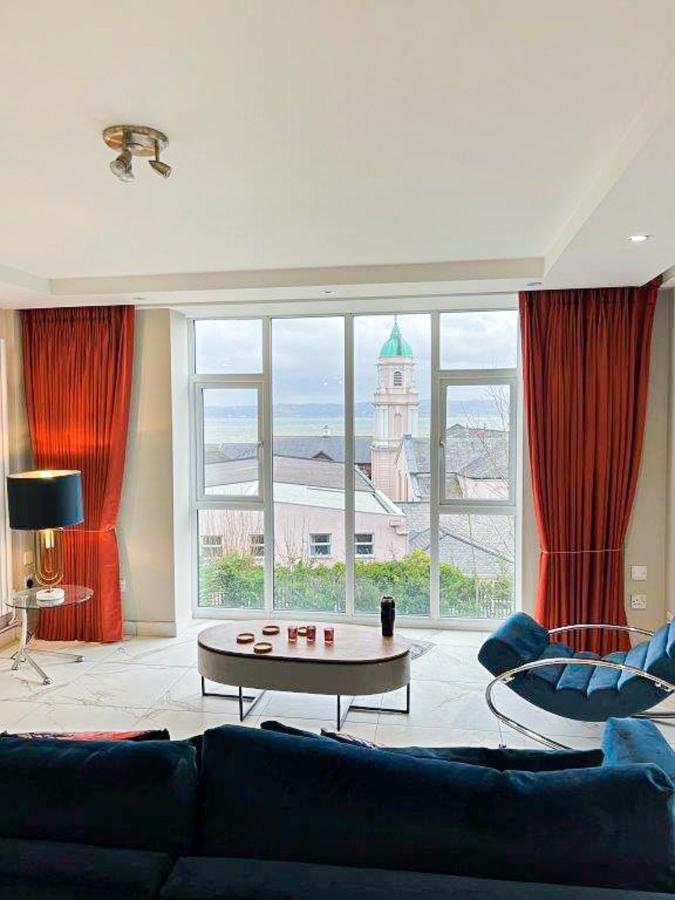 Modern Luxurious Apartment W/ Patio Balcony & View Jordanstown Buitenkant foto