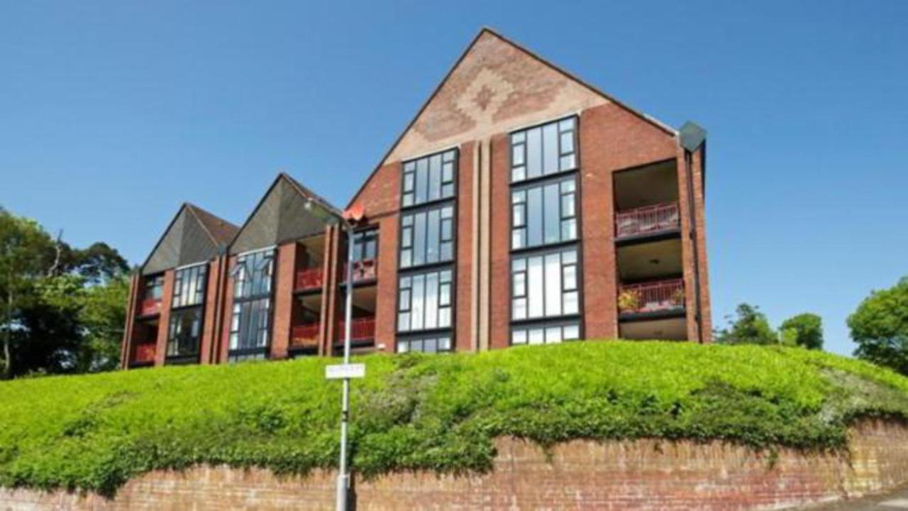Modern Luxurious Apartment W/ Patio Balcony & View Jordanstown Buitenkant foto