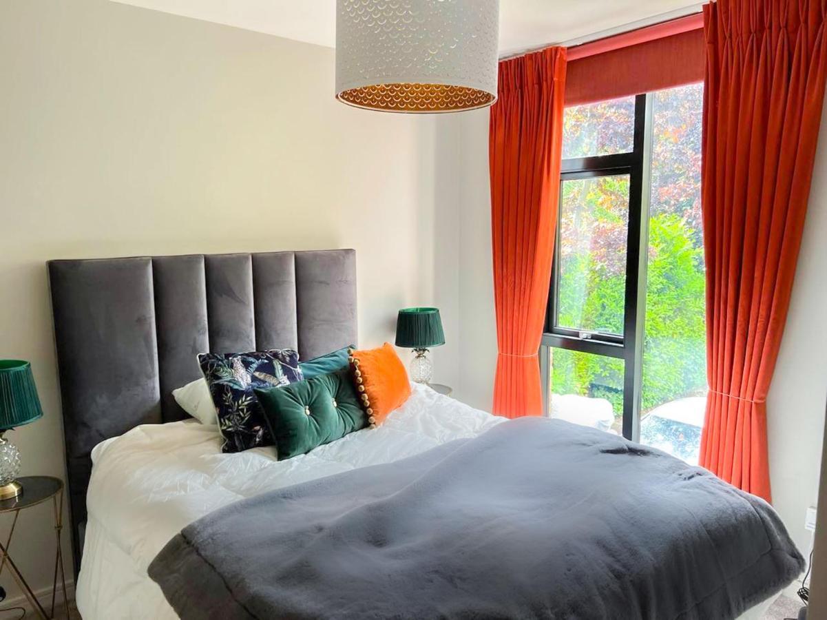 Modern Luxurious Apartment W/ Patio Balcony & View Jordanstown Buitenkant foto